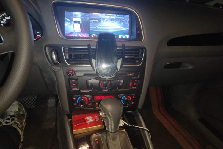 Used Audi Q5 2012 2.0TFSI Technology Model Audio And AC Panel