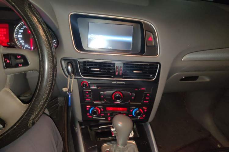 Used Audi Q5 2012 2.0TFSI Comfort Version Audio And AC Panel