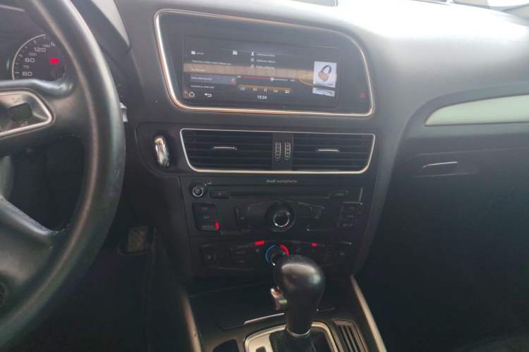 Used Audi Q5 2012 2.0TFSI Trendy Edition Audio And AC Panel