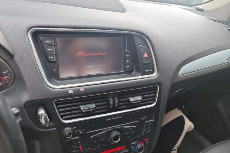 Used Audi Q5 2012 2.0TFSI Technology Model Audio And AC Panel