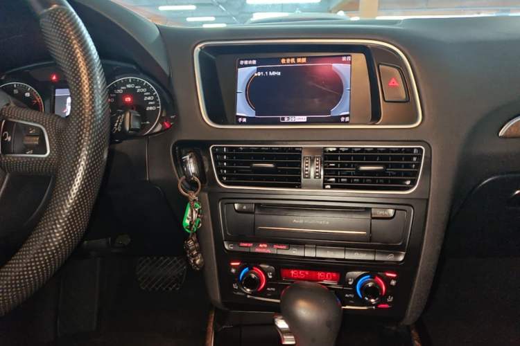 Used Audi Q5 2012 2.0TFSI Luxury Edition Audio And AC Panel