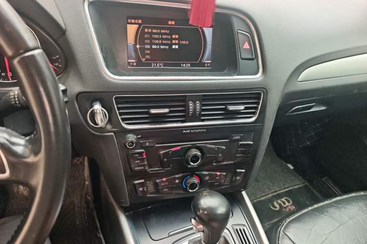 Used Audi Q5 2012 2.0TFSI Trendy Edition Audio And AC Panel