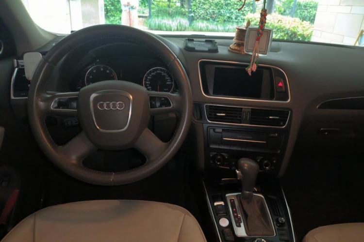 Used Audi Q5 2012 2.0TFSI Comfort Version Center Console