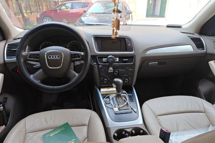 Used Audi Q5 2012 2.0TFSI Technology Model Center Console