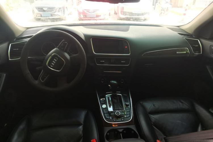 Used Audi Q5 2012 2.0TFSI Comfort Version Center Console