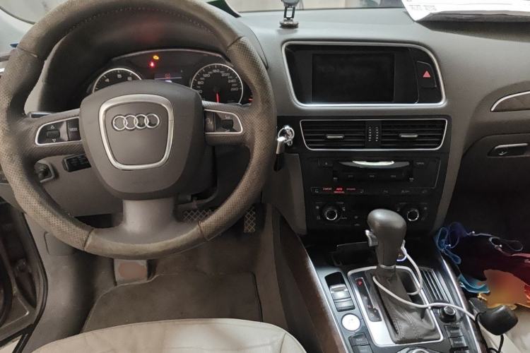 Used Audi Q5 2012 2.0TFSI Luxury Edition Center Console