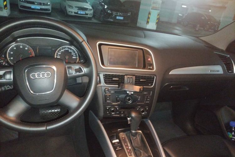 Used Audi Q5 2012 2.0TFSI Technology Model Center Console