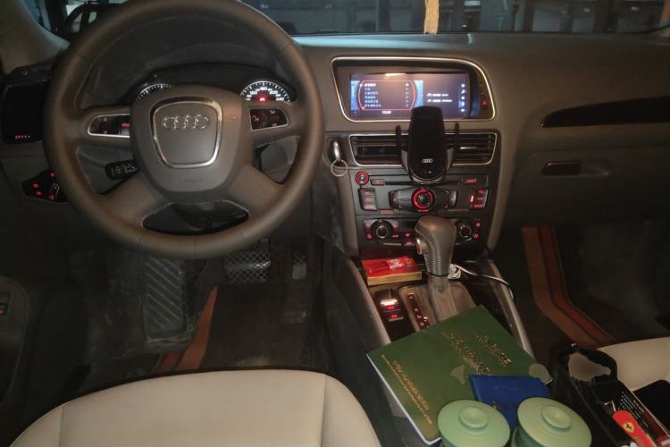 Used Audi Q5 2012 2.0TFSI Technology Model Center Console