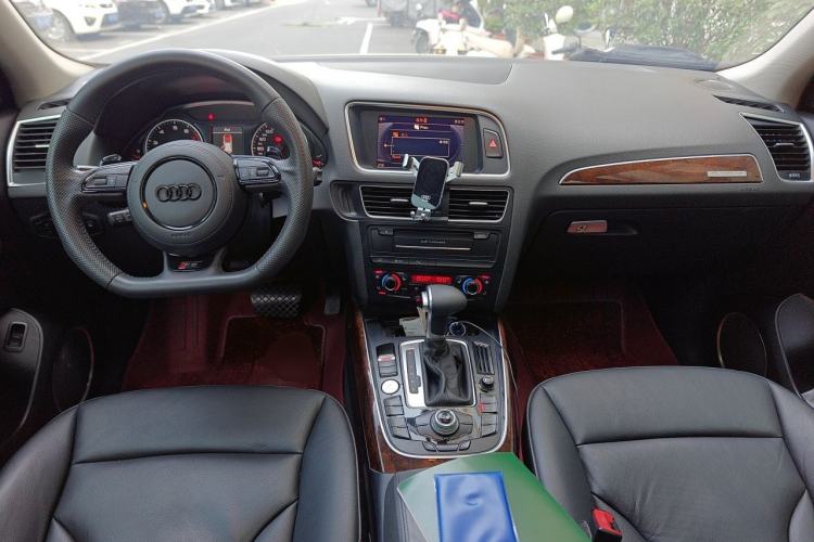 Used Audi Q5 2012 2.0TFSI Comfort Version Center Console