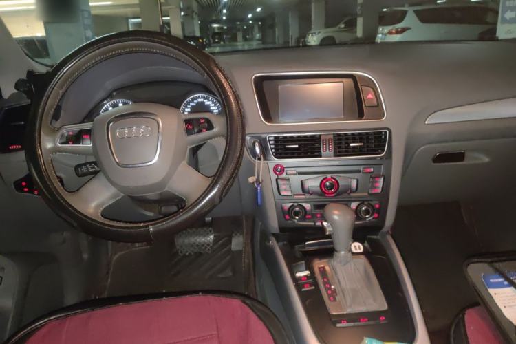 Used Audi Q5 2012 2.0TFSI Comfort Version Center Console