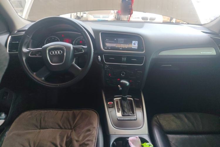 Used Audi Q5 2012 2.0TFSI Trendy Edition Center Console