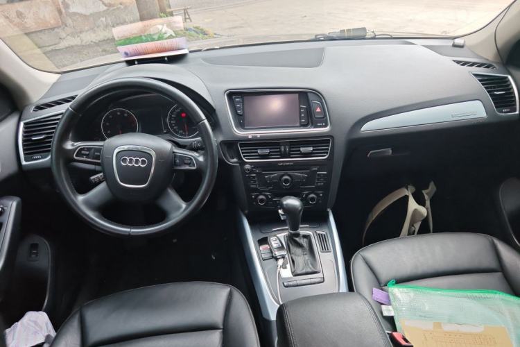 Used Audi Q5 2012 2.0TFSI Technology Model Center Console