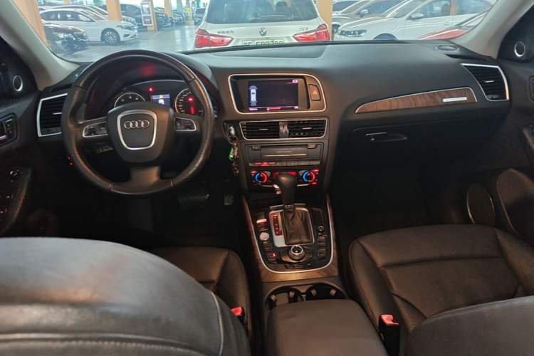 Used Audi Q5 2012 2.0TFSI Luxury Edition Center Console