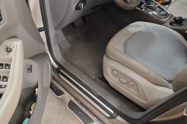 Used Audi Q5 2012 2.0TFSI Luxury Edition Driver Seat