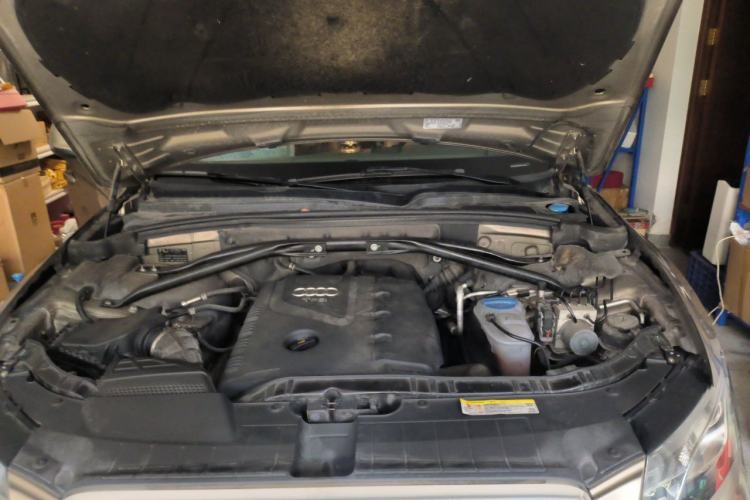 Used Audi Q5 2012 2.0TFSI Comfort Version Engine Bay