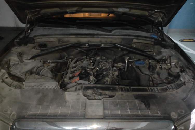 Used Audi Q5 2012 2.0TFSI Technology Model Engine Bay