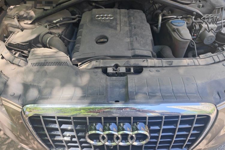 Used Audi Q5 2012 2.0TFSI Comfort Version Engine Bay
