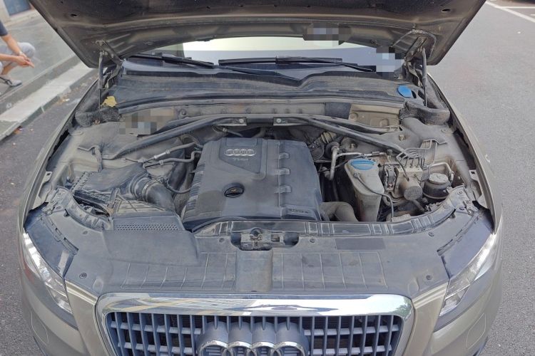 Used Audi Q5 2012 2.0TFSI Comfort Version Engine Bay