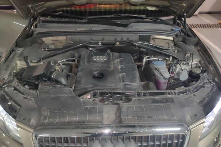 Used Audi Q5 2012 2.0TFSI Comfort Version Engine Bay