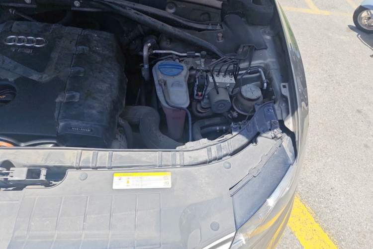 Used Audi Q5 2012 2.0TFSI Trendy Edition Engine Bay Left