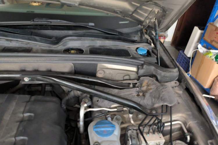 Used Audi Q5 2012 2.0TFSI Comfort Version Engine Bay Left