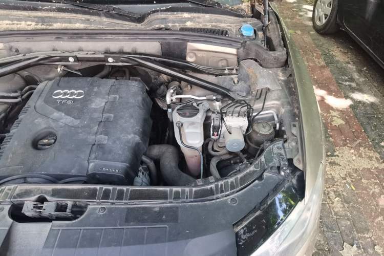 Used Audi Q5 2012 2.0TFSI Comfort Version Engine Bay Left