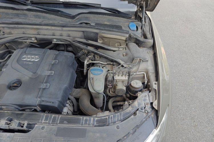 Used Audi Q5 2012 2.0TFSI Comfort Version Engine Bay Left