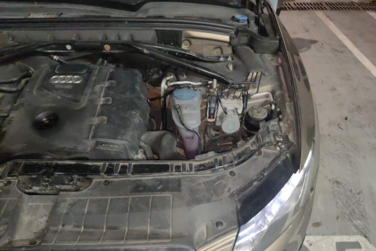 Used Audi Q5 2012 2.0TFSI Comfort Version Engine Bay Left