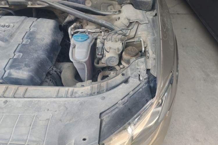 Used Audi Q5 2012 2.0TFSI Trendy Edition Engine Bay Left