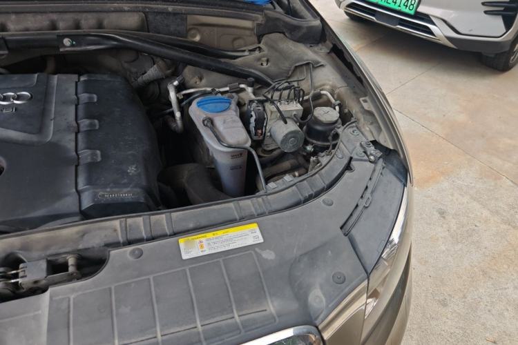 Used Audi Q5 2012 2.0TFSI Technology Model Engine Bay Left