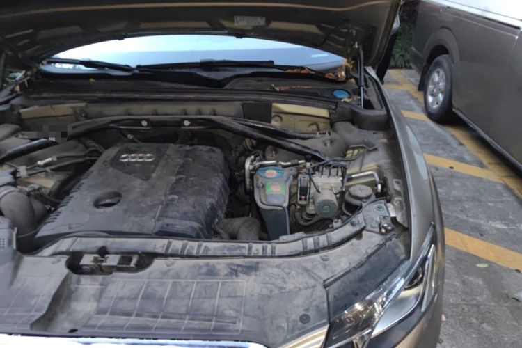 Used Audi Q5 2012 2.0TFSI Comfort Version Engine Bay Left