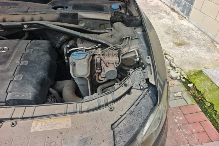 Used Audi Q5 2012 2.0TFSI Trendy Edition Engine Bay Left
