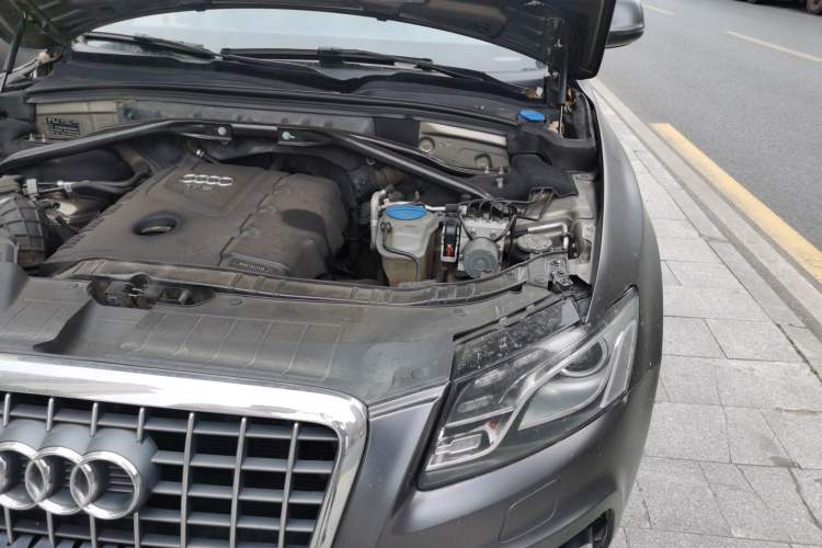 Used Audi Q5 2012 2.0TFSI Dynamic Edition Engine Bay Left