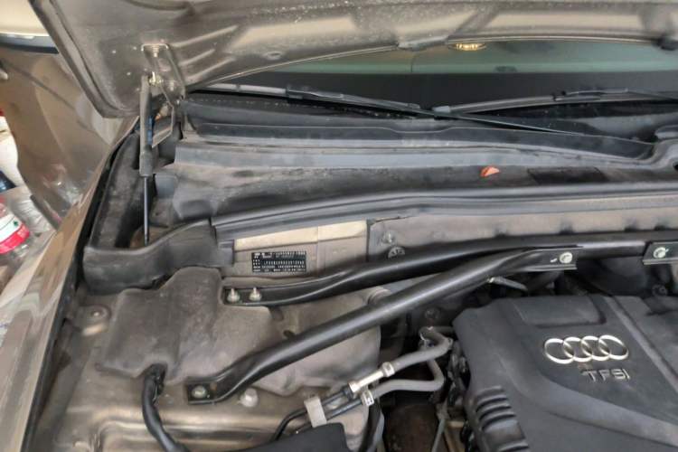 Used Audi Q5 2012 2.0TFSI Comfort Version Engine Bay Right