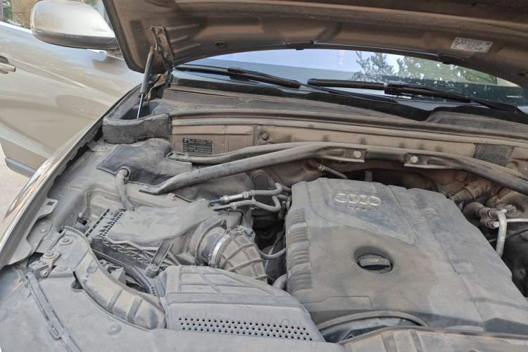 Used Audi Q5 2012 2.0TFSI Technology Model Engine Bay Right