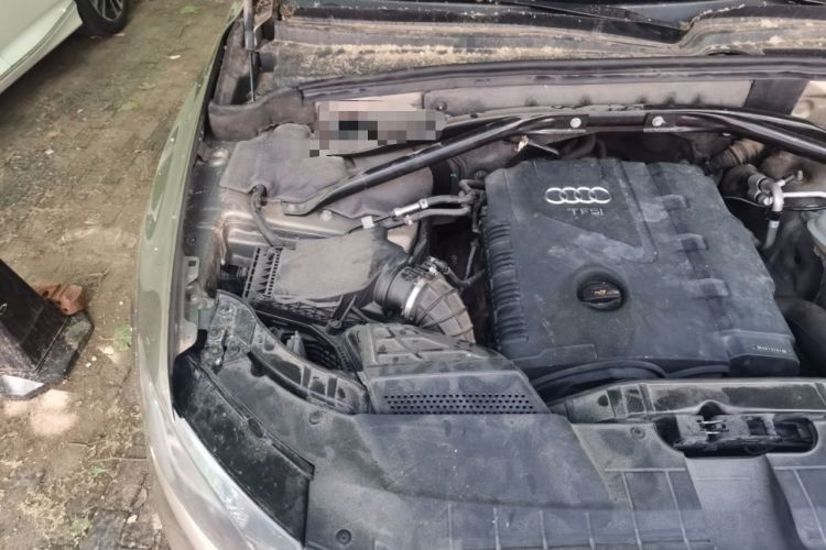 Used Audi Q5 2012 2.0TFSI Comfort Version Engine Bay Right