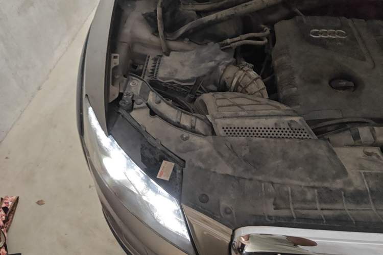Used Audi Q5 2012 2.0TFSI Luxury Edition Engine Bay Right