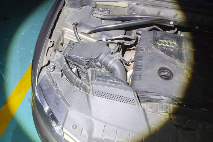 Used Audi Q5 2012 2.0TFSI Comfort Version Engine Bay Right