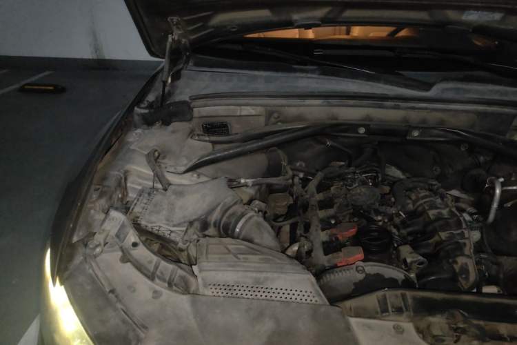 Used Audi Q5 2012 2.0TFSI Technology Model Engine Bay Right