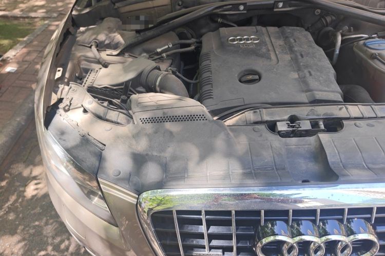 Used Audi Q5 2012 2.0TFSI Comfort Version Engine Bay Right