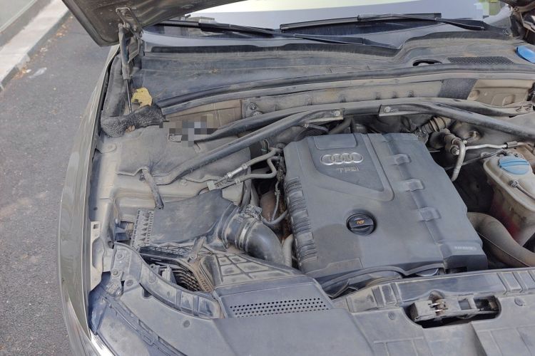 Used Audi Q5 2012 2.0TFSI Comfort Version Engine Bay Right