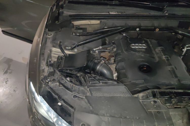 Used Audi Q5 2012 2.0TFSI Comfort Version Engine Bay Right