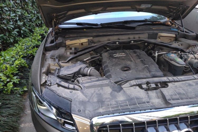 Used Audi Q5 2012 2.0TFSI Comfort Version Engine Bay Right