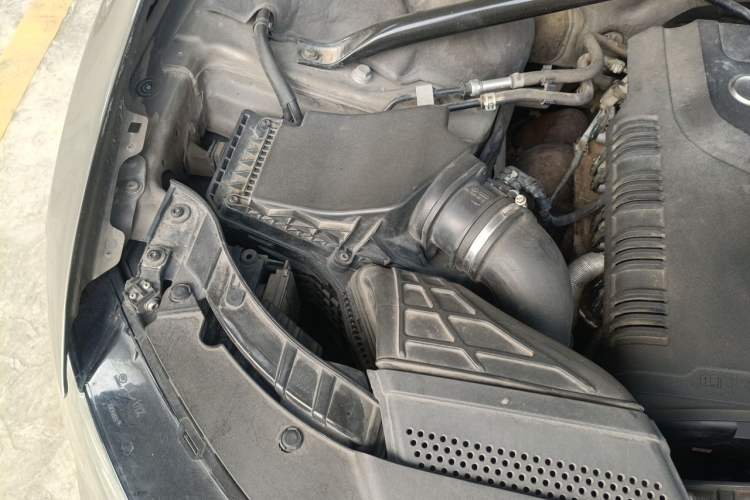 Used Audi Q5 2012 2.0TFSI Technology Model Engine Bay Right