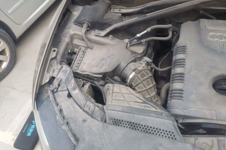 Used Audi Q5 2012 2.0TFSI Trendy Edition Engine Bay Right