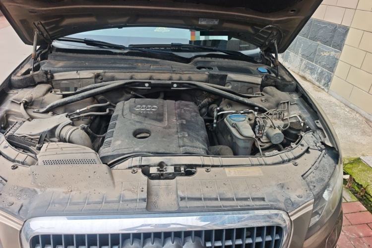 Used Audi Q5 2012 2.0TFSI Trendy Edition Engine Bay