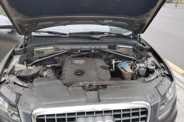 Used Audi Q5 2012 2.0TFSI Dynamic Edition Engine Bay