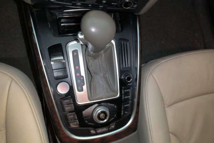 Used Audi Q5 2012 2.0TFSI Comfort Version Gear Lever