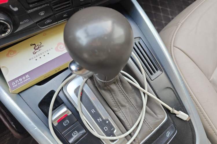 Used Audi Q5 2012 2.0TFSI Technology Model Gear Lever