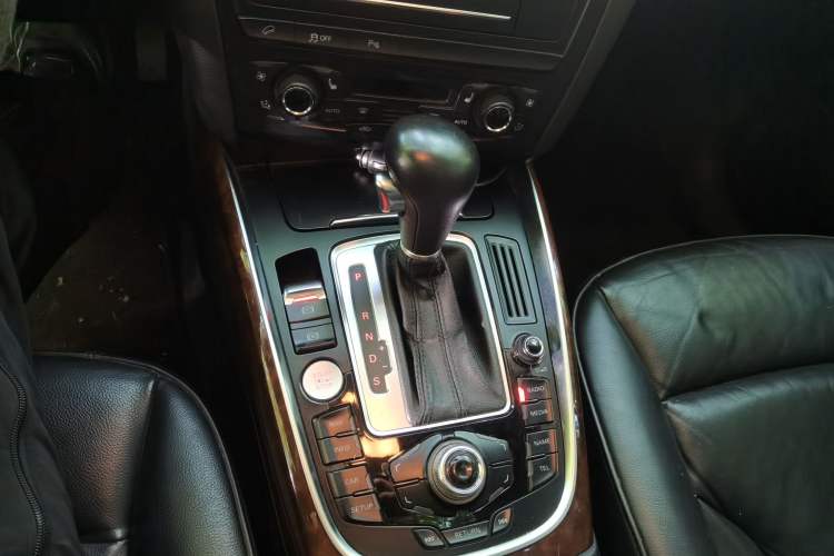 Used Audi Q5 2012 2.0TFSI Comfort Version Gear Lever